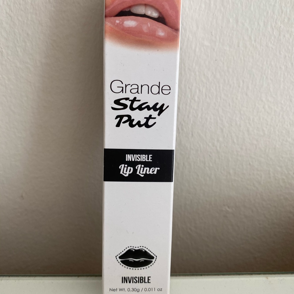 Invisible lip liner